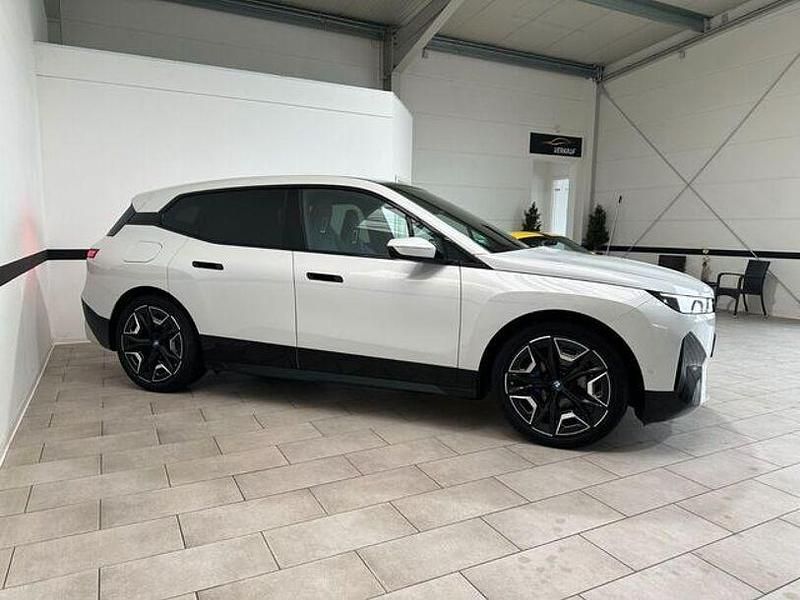 Gebraucht BMW iX 239 kW (326 PS) 2022 Weiß (metallic) SUV