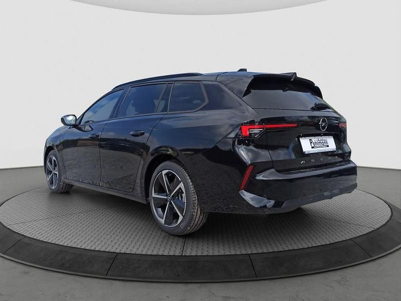 Neu Opel Astra Edition 131 PS (96 kW) 2025 Lackierung schwarz perla nera/ Kombi