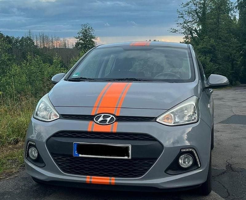 Grau Gebraucht 2014 Hyundai i10 Edition Kleinwagen | 5.990 € (Guter Preis) - Bild 1/4