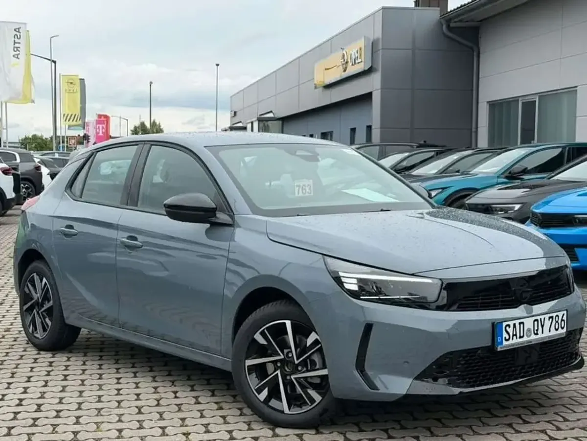 Neu Opel Corsa 110 PS (80 kW) 2026 Grafik grau/dach schwarz Kleinwagen