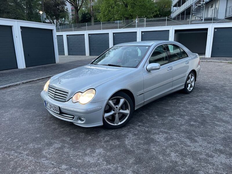 Silber Gebraucht 2006 Mercedes C320 Elegance Limousine | 4.800 € (Fairer Preis) - Bild 1/4