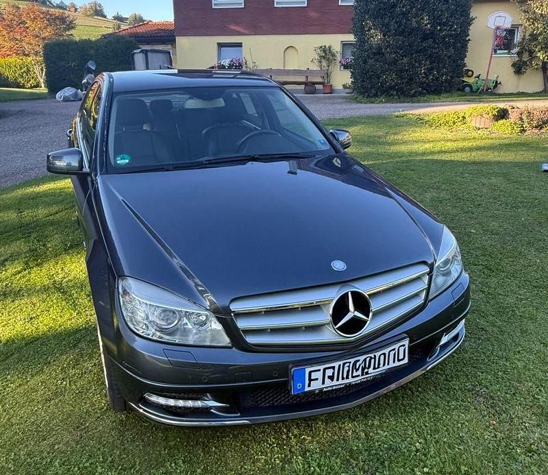 Grau Gebraucht 2010 Mercedes C180 Elegance Limousine | 9.500 € (Fairer Preis) - Bild 1/4