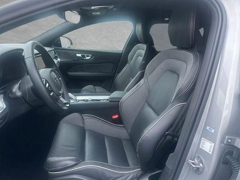 Gebraucht Volvo V60 Plus 197 PS (144 kW) 2025 Silver dawn Kombi