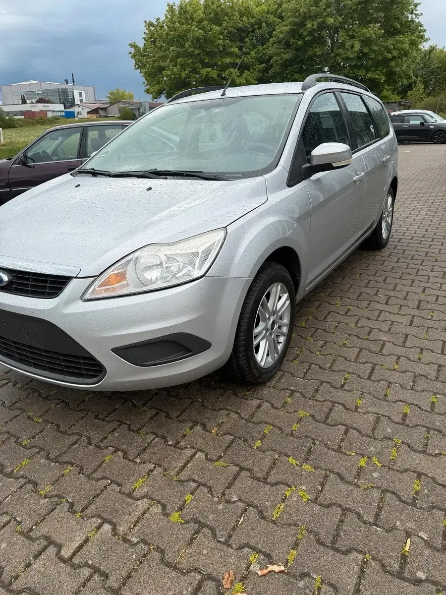 Gebraucht Ford Focus 101 PS (74 kW) 2010 Silber Kombi