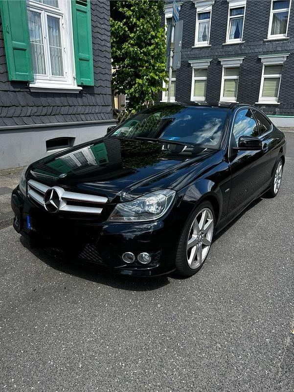 Schwarz Gebraucht 2012 Mercedes 220 AMG Coupé | 8.850 € (Superpreis) - Bild 1/4