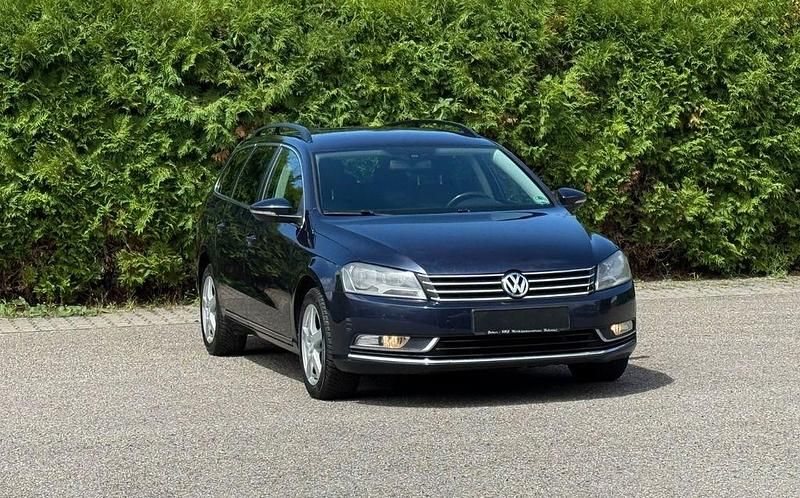 Blau Gebraucht 2011 VW Passat Comfortline Kombi | 3.299 € (Superpreis) - Bild 1/4