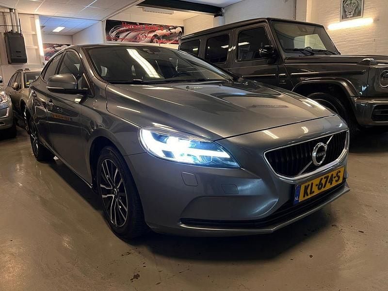 Gebraucht Volvo V40 120 PS (88 kW) 2016 Grau Limousine