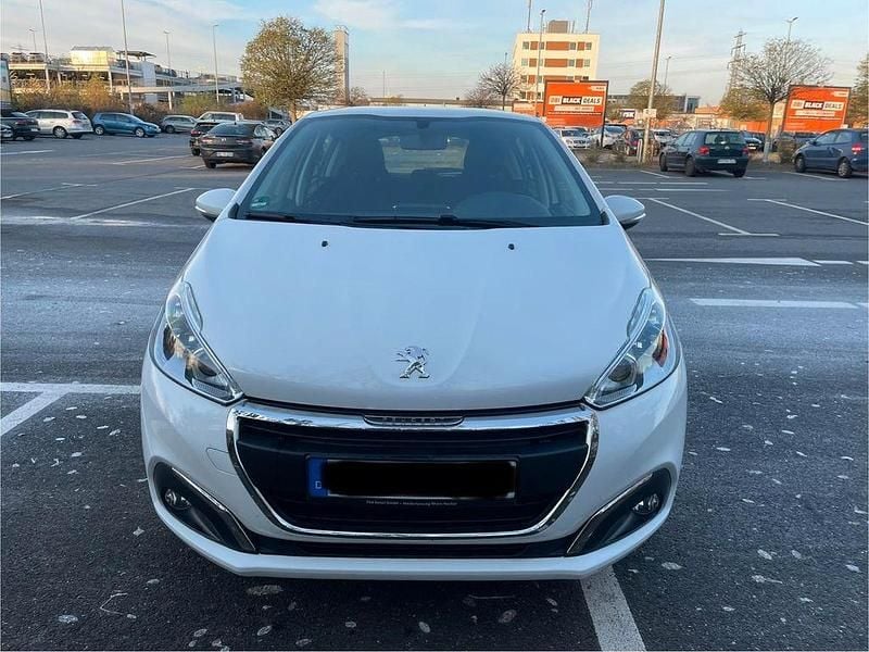 Gebraucht Peugeot 208 Active 82 PS (60 kW) 2016 Weiß Kleinwagen