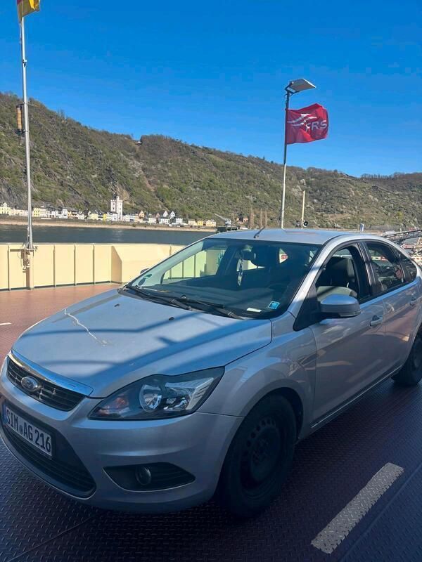 Grau Gebraucht 2009 Ford Focus Limousine | 1.400 € (Superpreis) - Bild 1/4