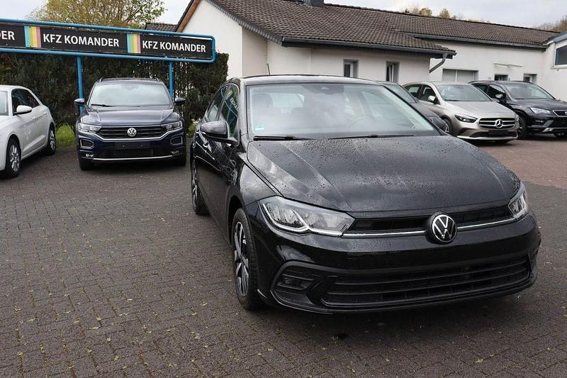 Gebraucht VW Polo Life 95 PS (69 kW) 2024 Schwarz Kleinwagen