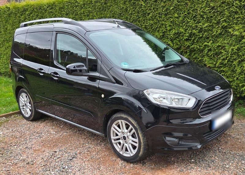 Gebraucht Ford Courier Titanium 105 PS (77 kW) 2017 Schwarz Van / Kleinbus