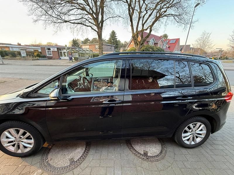Gebraucht VW Touran 116 PS (85 kW) 2016 Schwarz Van / Kleinbus