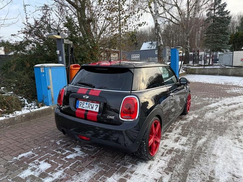 Gebraucht Mini ONE 75 PS (55 kW) 2017 Schwarz Kleinwagen