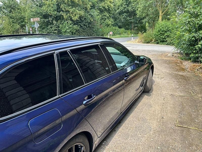 Gebraucht BMW 550 Shadowline 400 PS (294 kW) 2019 Blau Kombi