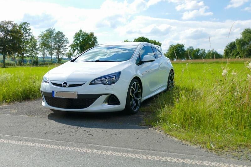 Weiß Gebraucht 2018 Opel Astra OPC Limousine | 26.900 € - Bild 1/4