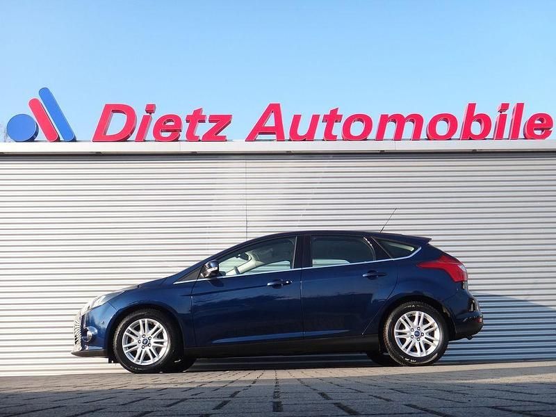 Gebraucht Ford Focus Titanium 125 PS (91 kW) 2013 Dunkelblau (metallic) Limousine