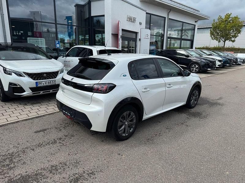 Gebraucht Peugeot e-208 Active 100 kW (136 PS) 2022 Weiß Kleinwagen