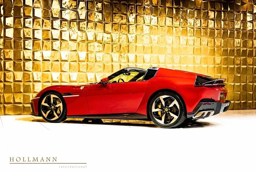 Neu Ferrari 12 Cilindri 825 PS (606 kW) 2026 Rot Cabrio