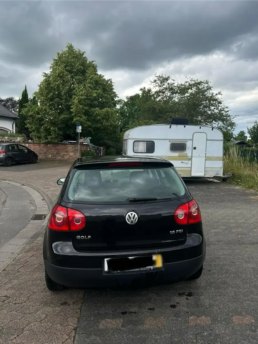 Gebraucht VW Golf V 115 PS (84 kW) 2005 Schwarz Kleinwagen