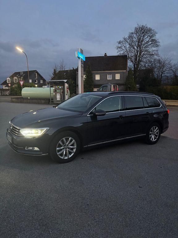 Schwarz Gebraucht 2019 VW Passat Comfortline Limousine | 13.250 € (Guter Preis) - Bild 1/4