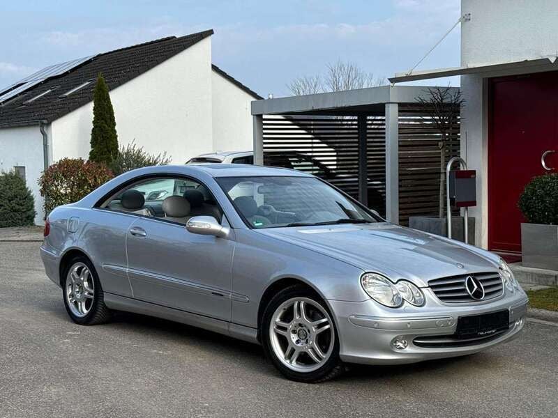 Briliantsilber metallic Gebraucht 2003 Mercedes CLK240 Elegance Coupé | 7.950 € (Fairer Preis) - Bild 1/4
