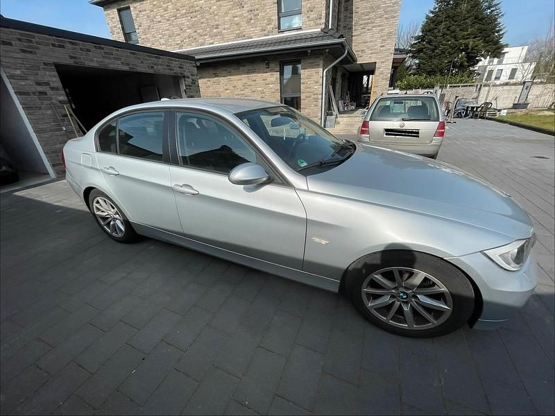 Gebraucht BMW 320 170 PS (125 kW) 2007 Silber Limousine