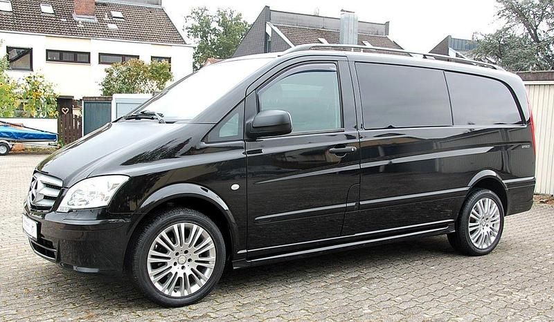 Schwarz Gebraucht 2013 Mercedes Viano Van / Kleinbus | 12.980 € (Superpreis) - Bild 1/4