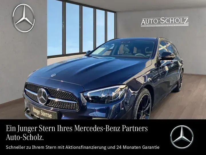 Metalliclack nautikblau Gebraucht 2023 Mercedes E220 AMG Kombi | 45.998 € (Fairer Preis) - Bild 1/4