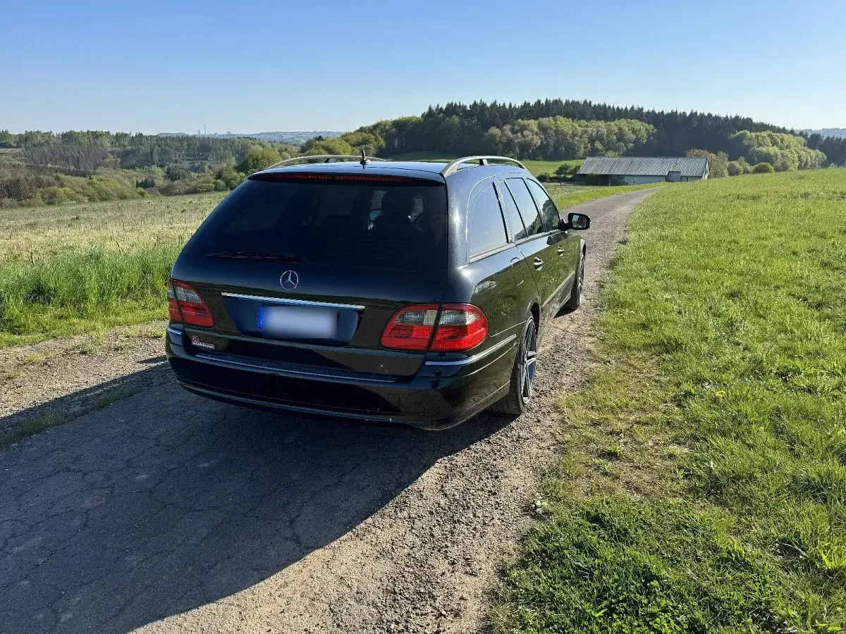 Second-hand Mercedes E220 Elegance 170 CP (125 kW) 2006 Negru Break