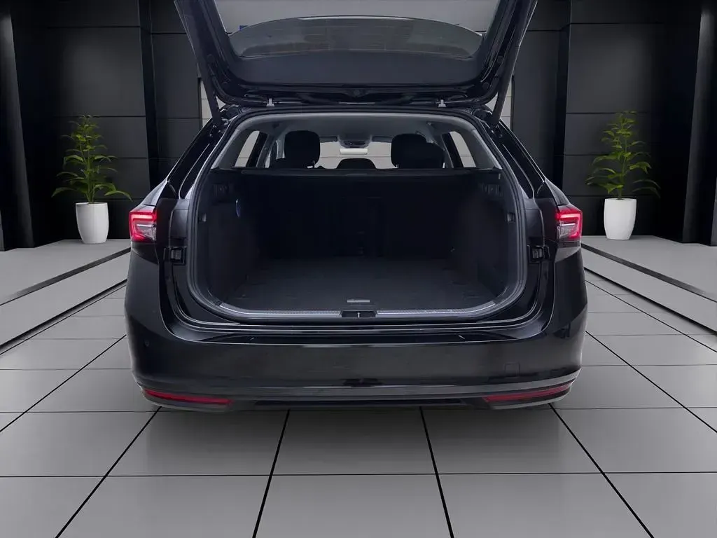 Używany Skoda Superb Selection 265 KM (194 kW) 2025 Czarny Kombi
