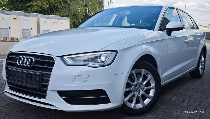 Weiß Gebraucht 2014 Audi A3 Sportback Attraction Limousine | 8.500 € (Fairer Preis) - Bild 1/4