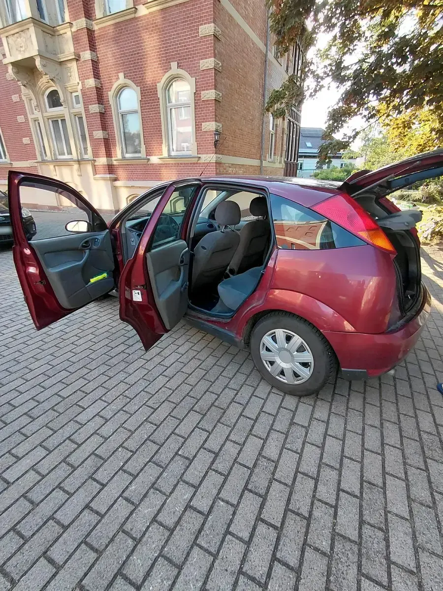 Gebraucht Ford Focus 90 PS (66 kW) 2001 Rot Kleinwagen