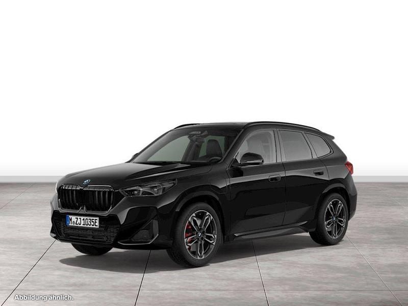 Black sapphire Neu 2025 BMW X1 M Sport SUV | 60.590 € (Etwas zu teuer) - Bild 1/2