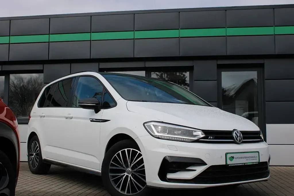 Gebraucht VW Touran Highline 150 PS (110 kW) 2019 Weiß Van / Kleinbus
