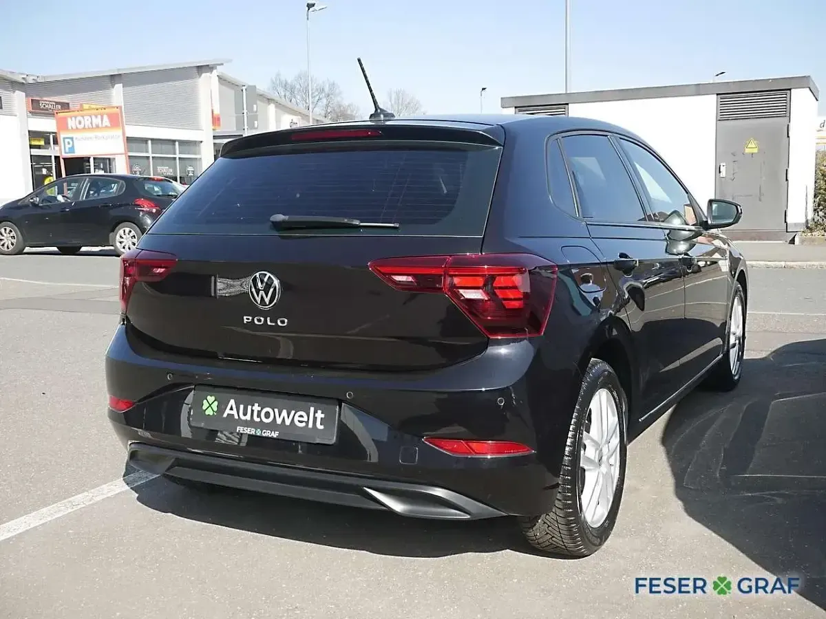 Gebraucht VW Polo Life 80 PS (58 kW) 2023 Deep black perleffekt Limousine