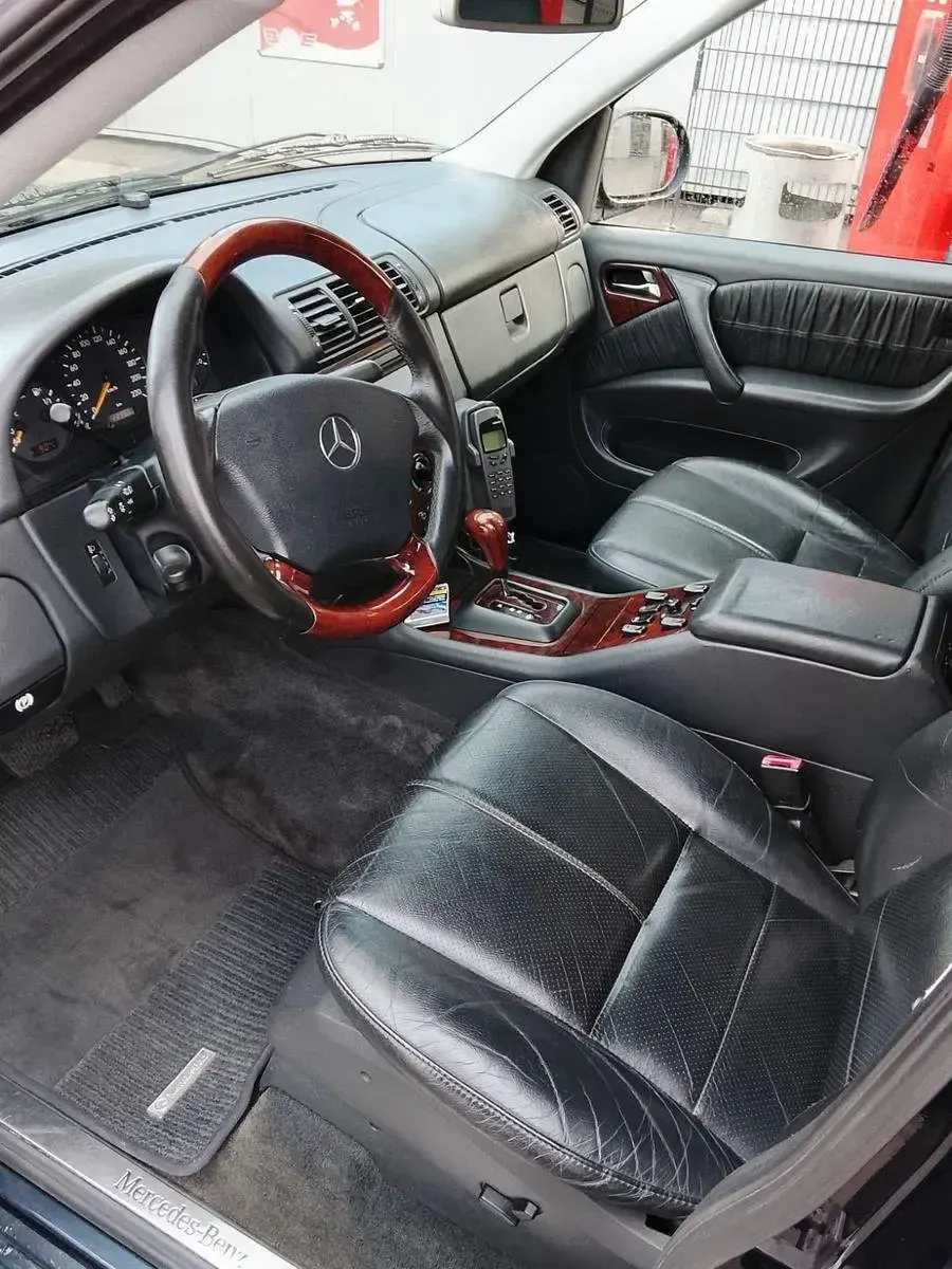 Używany Mercedes ML430 272 KM (200 kW) 2000 Czarny SUV