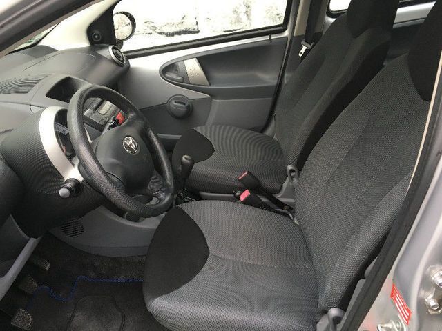 Gebraucht Toyota Aygo 88 PS (64 kW) 2006 Silber Kleinwagen