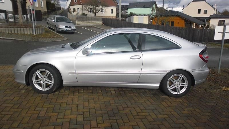 Gebraucht Mercedes C180 105 PS (77 kW) 2004 Silber Coupé