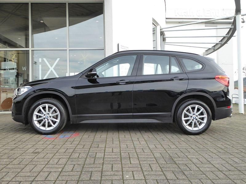 Schwarz Gebraucht 2021 BMW X1 Advantage SUV | 24.998 € (Fairer Preis) - Bild 1/4