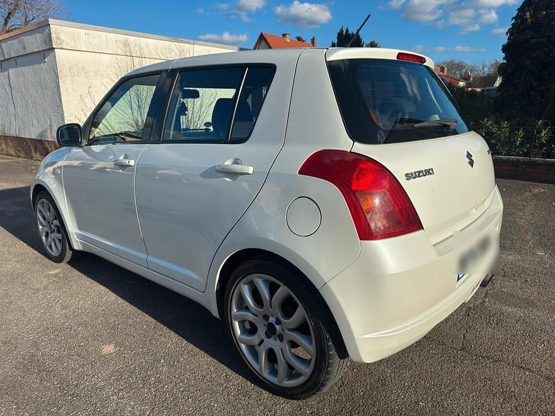 Gebraucht Suzuki Swift 92 PS (67 kW) 2007 Weiß Kleinwagen