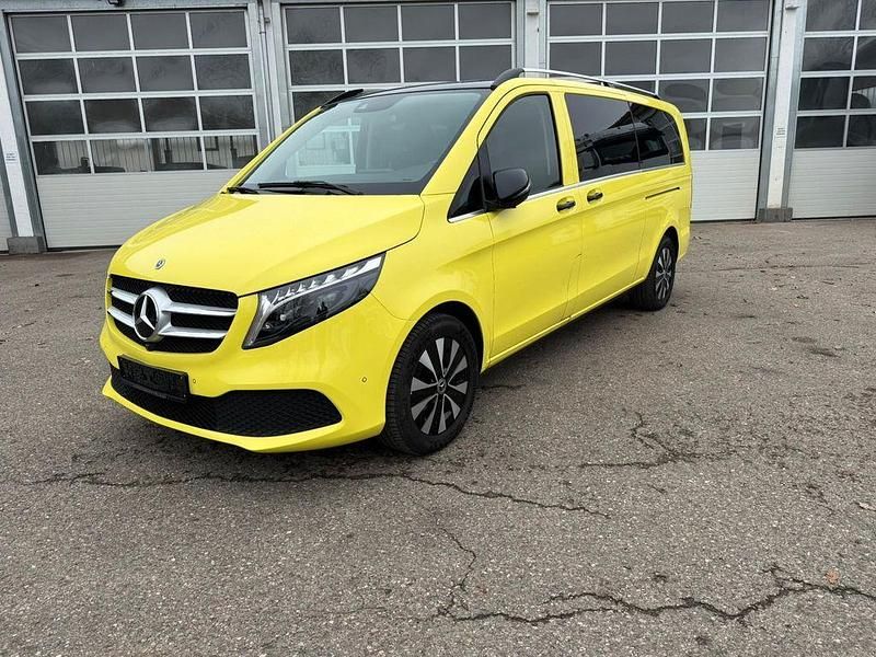 Schwarz Gebraucht 2024 Mercedes V300 Avantgarde Edition Van / Kleinbus | 69.900 € (Fairer Preis) - Bild 1/4