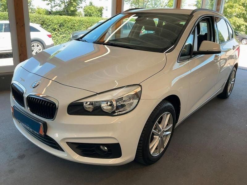 Weiß Gebraucht 2016 BMW 218 Active Tourer Advantage Van / Kleinbus | 13.490 € (Fairer Preis) - Bild 1/4