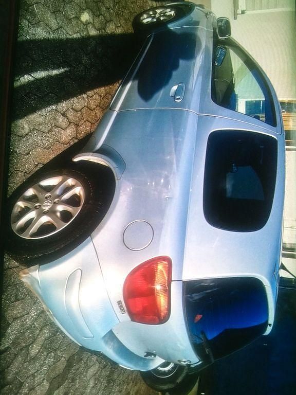 Gebraucht Toyota Yaris 75 PS (55 kW) 2005 Blau Limousine