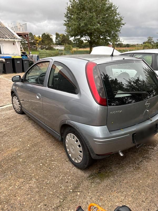 Grau Gebraucht 2003 Opel Corsa Kleinwagen | 350 € (Superpreis) - Bild 1/4
