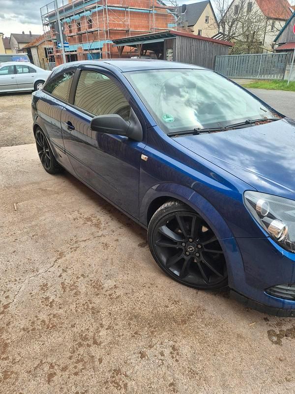 Usado Opel Astra 150 HP (110 kW) 2006 Azul Coupé