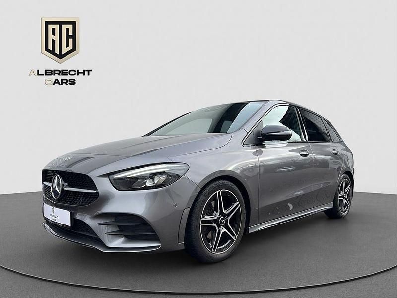 Grau Gebraucht 2022 Mercedes B200 AMG Van / Kleinbus | 29.790 € (Etwas zu teuer) - Bild 1/4