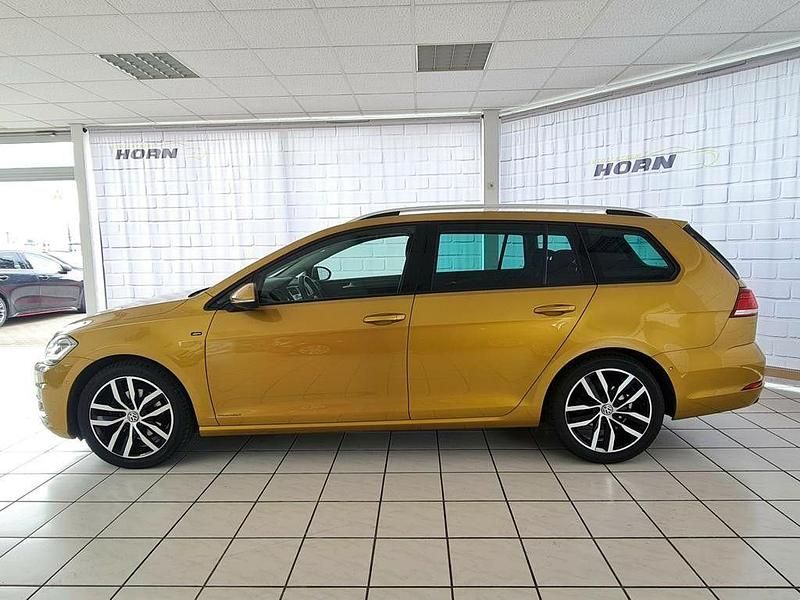 Gebraucht VW Golf VII Join 131 PS (96 kW) 2018 Kurkumagelb metallic Kombi