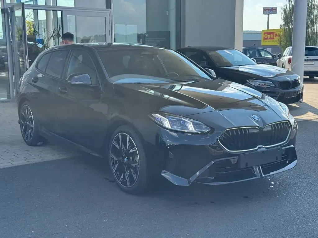 Gebraucht BMW 120 M Sport 150 PS (110 kW) 2025 Schwarz Kleinwagen