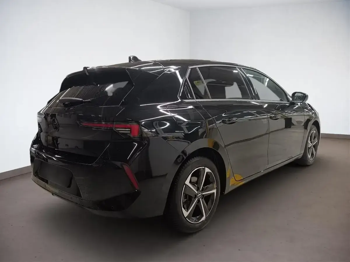 Gebraucht Opel Astra 131 PS (96 kW) 2025 Schwarz Kleinwagen