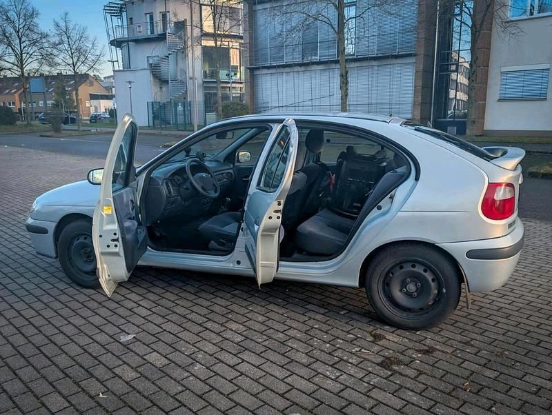 Gebraucht Renault Mégane 107 PS (78 kW) 2002 Limousine
